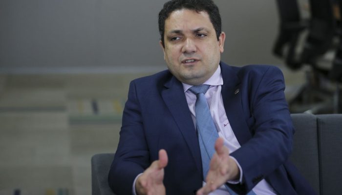 O presidente da Coordenação de Aperfeiçoamento de Pessoal de Nível Superior (Capes); Anderson Ribeiro Correia; fala à Agência Brasil