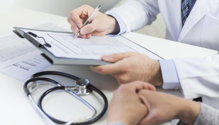 close-up-doutor-enchimento-medico-forma-paciente_23-2148050550