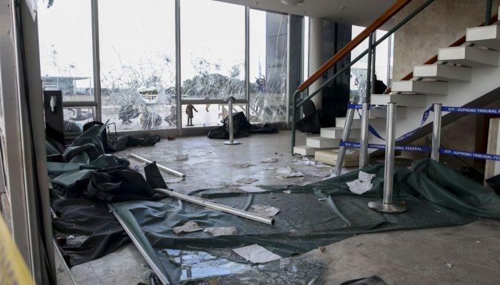 Palácio do Supremo Tribunal Federal destruído, após distúrbios antidemocráticos no ultimo domingo