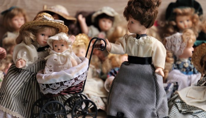 dolls-4059323_1920