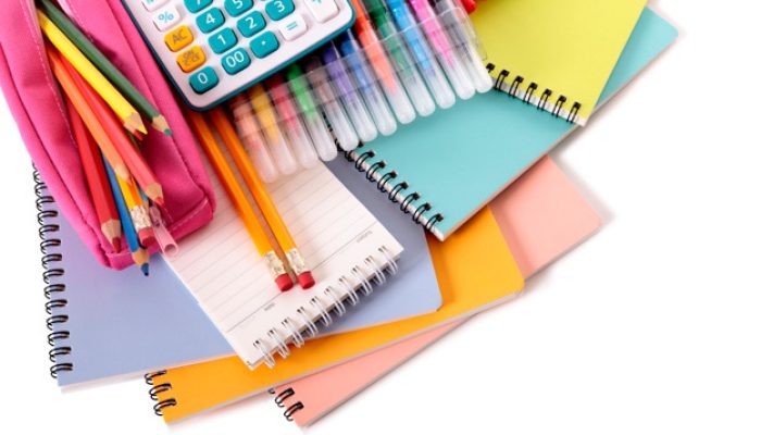equipamentos-de-material-escolar_1101-373