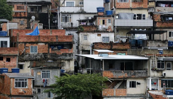 Vista geral da favela Morro Azul, na zona sul do Rio de Janeiro.