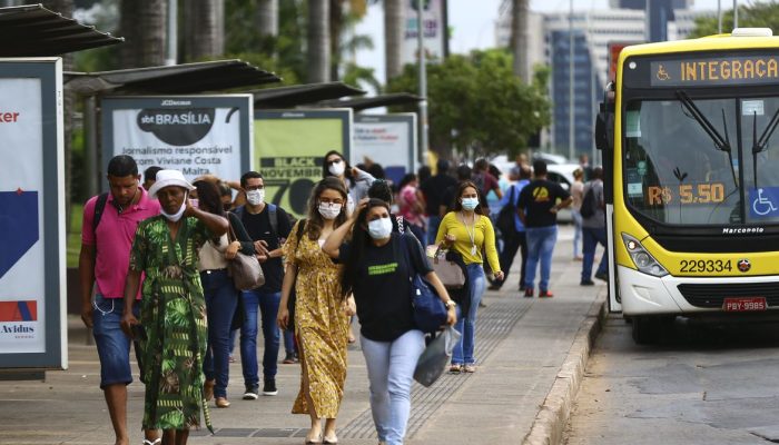 Uso de máscaras é flexibilizado ao ar livre a partir desta quarta-feira (03) no Distrito Federal.