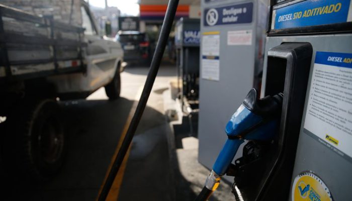 Greve de caminhoneiros causa desabastecimento de combustível em postos de gasolina da cidade de Teresópolis, na região serrana do Rio de Janeiro.