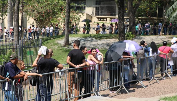 Fila de desempregados no mutirão do emprego, promovido pelo sindicato dos comerciários de São Paulo