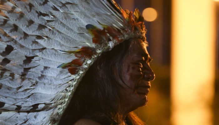 Ritual indígena Toré, que une dança, religião e luta, durante abertura da exposição Índios: Os Primeiros Brasileiros, no Memorial dos Povos Indígenas, em Brasília.