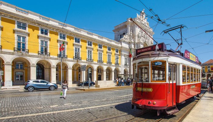 lisbon-4379656_1920