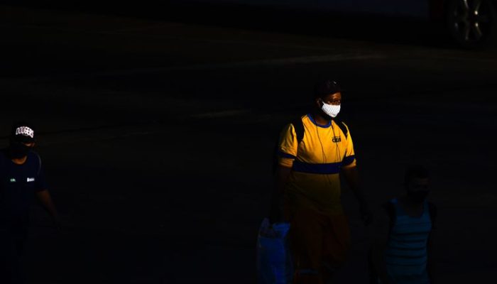 O uso de máscaras como medida de prevenção contra o coronavírus é obrigatório no Distrito Federal desde o dia 30 de abril