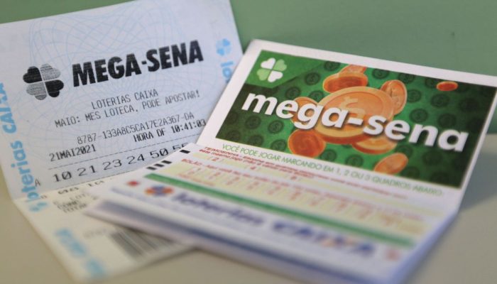 Bilhetes de aposta da mega-sena.