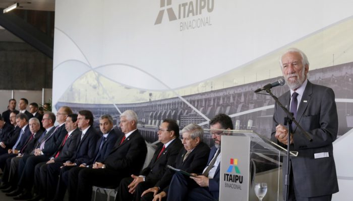 O governador em exercício Darci Piana participou nesta terça-feira (26); da cerimônia de posse do novo diretor-geral brasileiro da Itaipu; general Joaquim Silva e Luna; em Foz do Iguaçu. Presentes na solenidade: Presidente do Brasil; Jair Bolsonaro; presidente do Paraguai; Mario Abdo Benítez; ministros brasileiros de Minas e Energia; almirante Bento Albuquerque e de Relações Exteriores; Ernesto Araújo; entre outros.; -; Foz do Iguaçu; 26/02/2019; -; Foto: Arnaldo Alves/ANPr