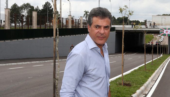 O governador Beto Richa e o prefeito de Curitiba, Rafael Greca, entregaram nesta quinta-feira (29) as alas de acesso  trincheira da Ceasa, e anunciaram a construo de duas novas unidades de sade como parte das comemoraes dos 325 anos que Curitiba.Curitiba,29/03/2018Foto: Orlando Kissner / ANPr