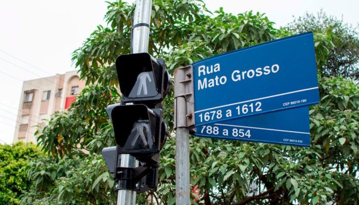 novo-semaforo-rua-Mato-Grosso-CMTU-2