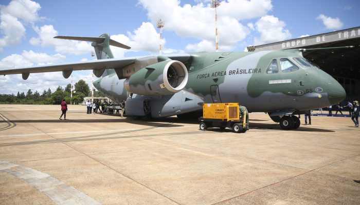 O Governo Federal envia, nesta segunda-feira (7), de Brasília a Varsóvia, na Polônia, aeronave KC-390 Millennium da Força Aérea Brasileira para cumprir missão de resgate dos brasileiros que deixaram a Ucrânia