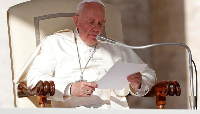 O Papa Francisco participa da audiência geral semanal no Vaticano,