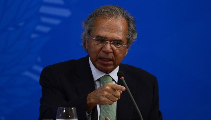 O ministro da Economia, Paulo Guedes, fala à imprensa no Palácio do Planalto, sobre os 500 dias de governo