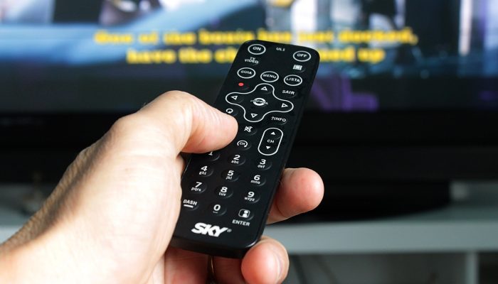 remote-control-2717777_1920