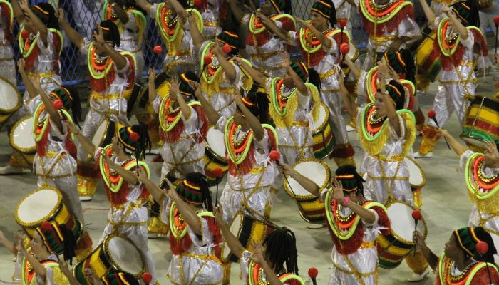 rio-carnival-1084654_1920