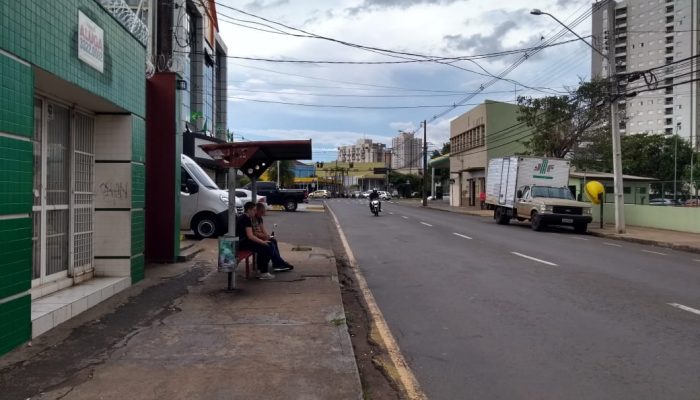 Rua Quintino Bocaiúva, no centro: quase desértica