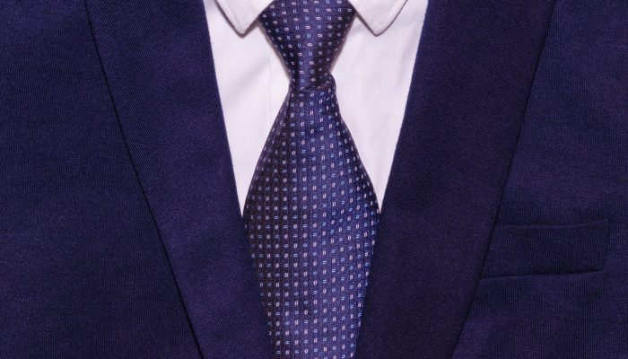 suit-2821383_1920