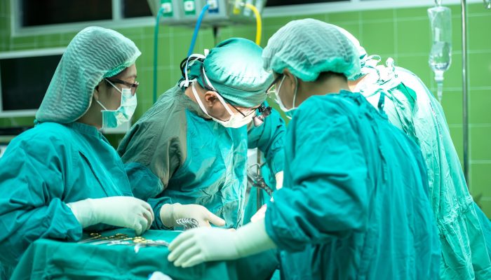 surgery-1822458_1920