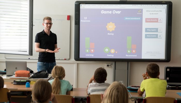 teacher-3765909_1920