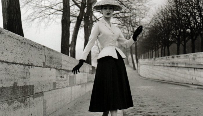 the-new-look-christian-dior-historia-1947-serie-apple-tv-moda-harpers-bazaar-brasil-2024-10-768x774
