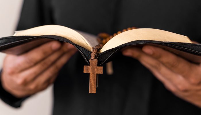 O trabalho religioso não gera vínculo empregatício. A nova lei entrou em vigor no dia 4 de agosto de 2023