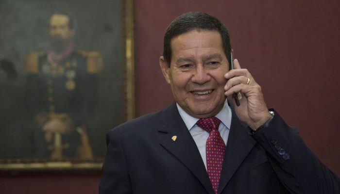 O Presidente da República, em exercício, General Hamilton Mourão, durante passagem de Comando do 2º Regimento de Cavalaria de Guarda “Regimento Andrade Neves”.
