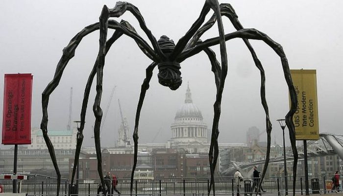 xEscultura-de-uma-aranha-gigante-Maman-de-Louise-BourgeoisAP.jpg.pagespeed.ic._Mc5eiRhY4